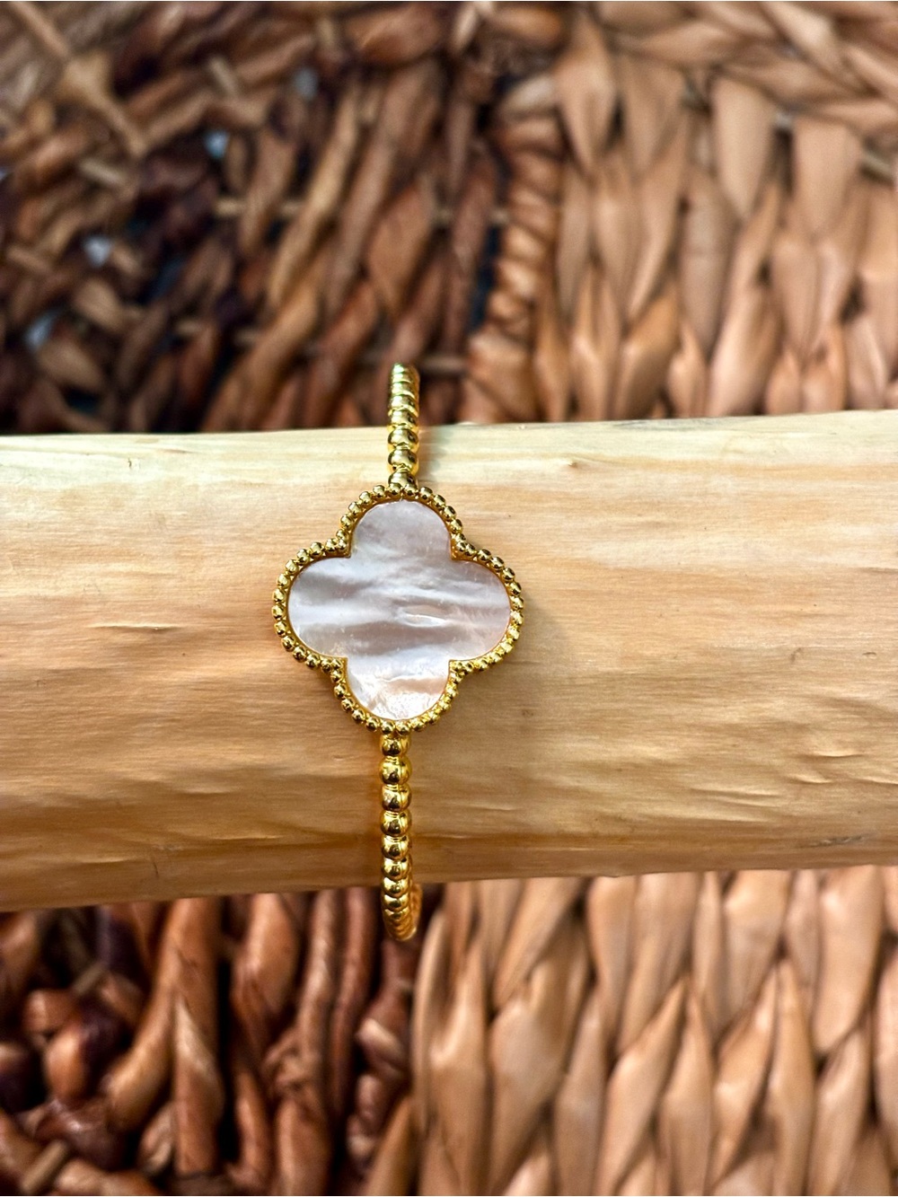 Gold Clover Mother-of-Pearl Zircon Inlaid Clover Bangle